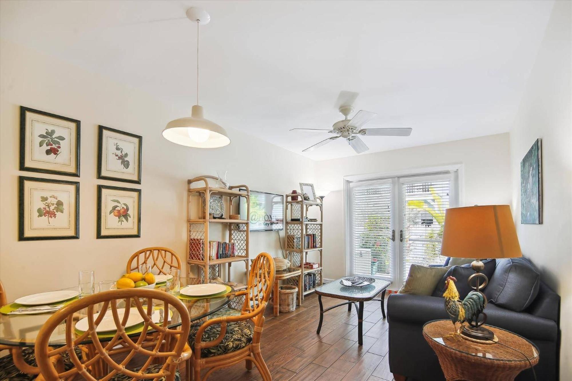 Charming: Poolside Retreat Near Zachary Taylor Holiday home Key West