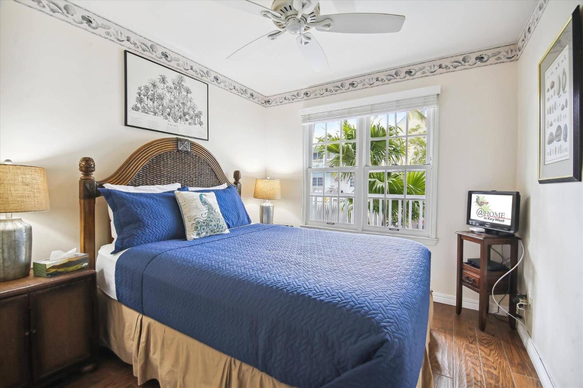 Charming: Poolside Retreat Near Zachary Taylor Key West