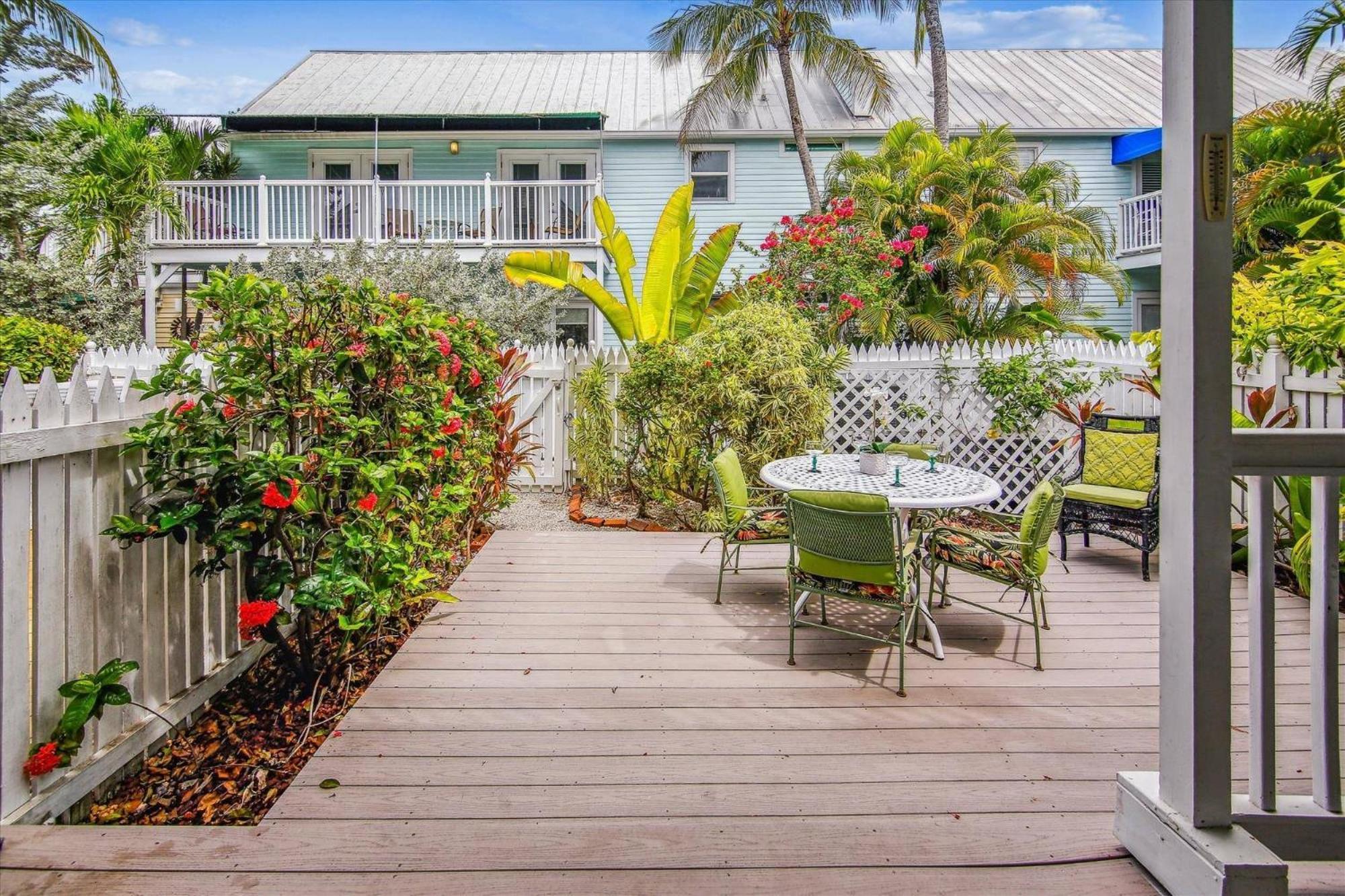 Charming: Poolside Retreat Near Zachary Taylor * Key West
