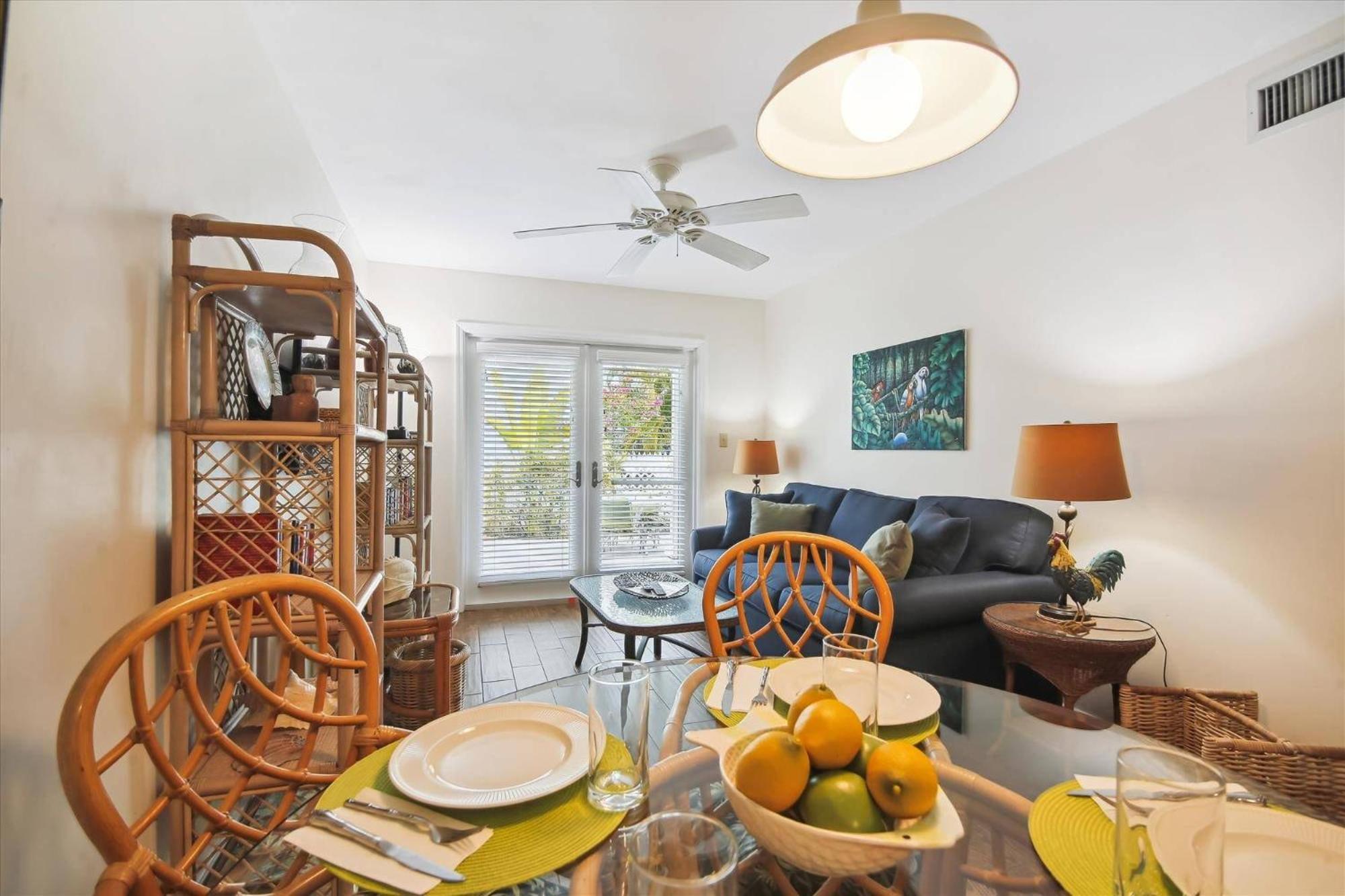 Charming: Poolside Retreat Near Zachary Taylor