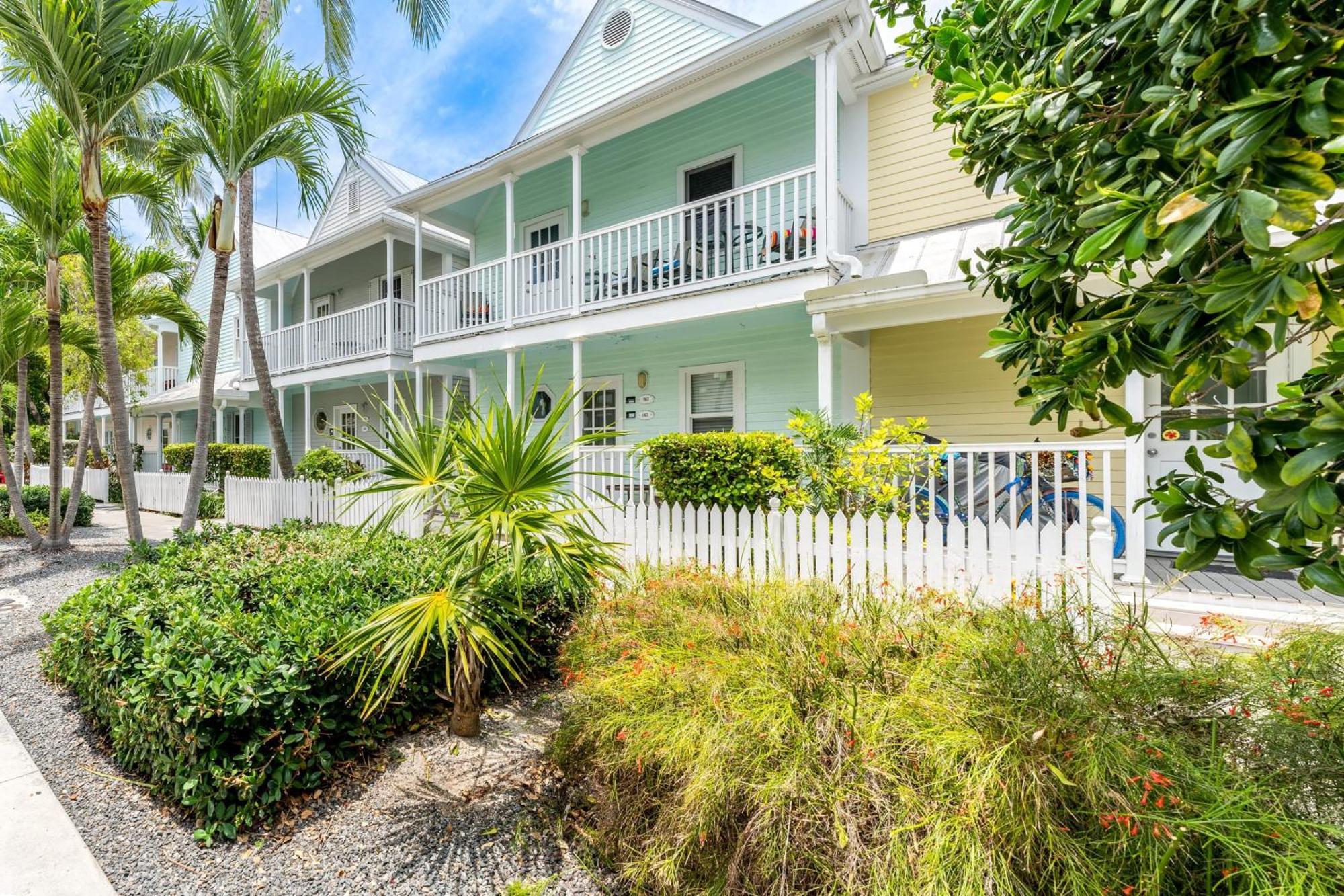 Holiday home A Siesta Bay By Avantstay Walkable Gated Community Shared Pool Week Long Only Key West