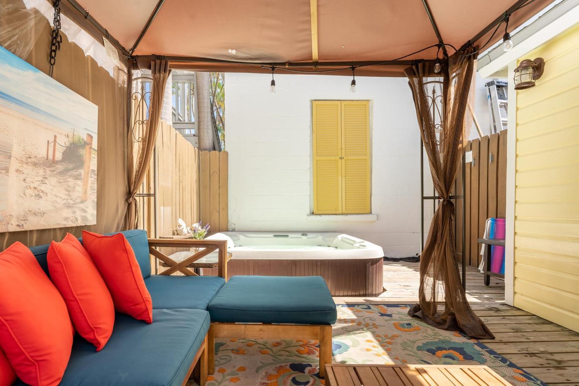 Casita De Catherine By Avantstay 1 Block To Duval St W Hot Tub Holiday home Key West