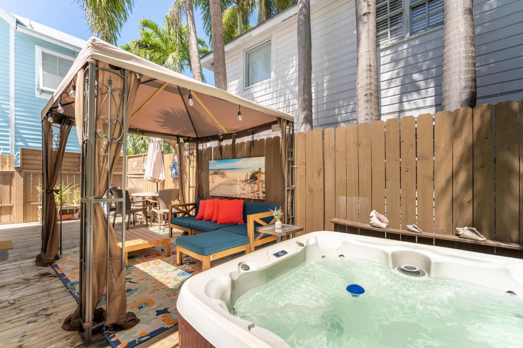 Holiday home Casita De Catherine By Avantstay 1 Block To Duval St W Hot Tub *