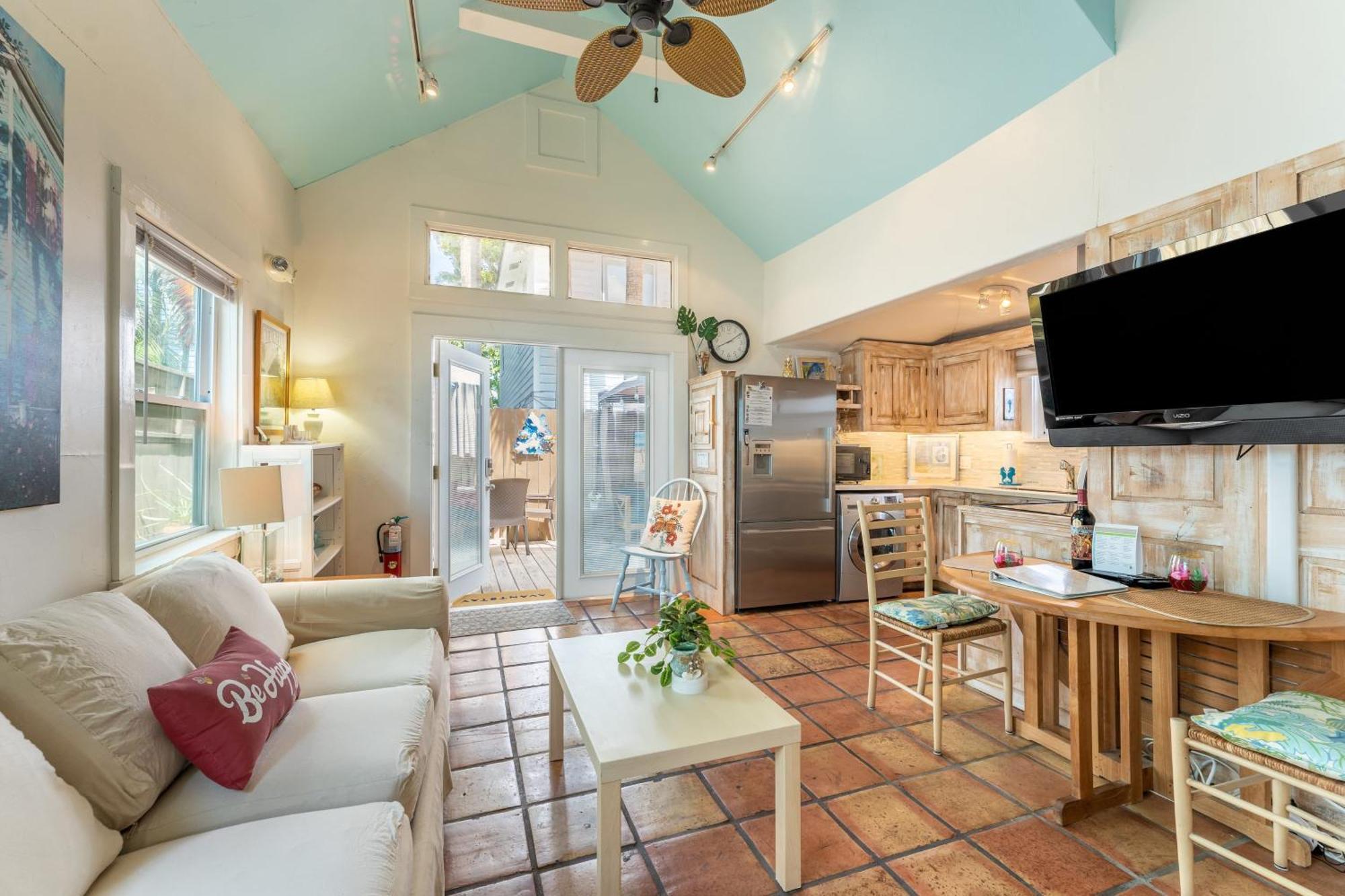 Casita De Catherine By Avantstay 1 Block To Duval St W Hot Tub Holiday home Key West