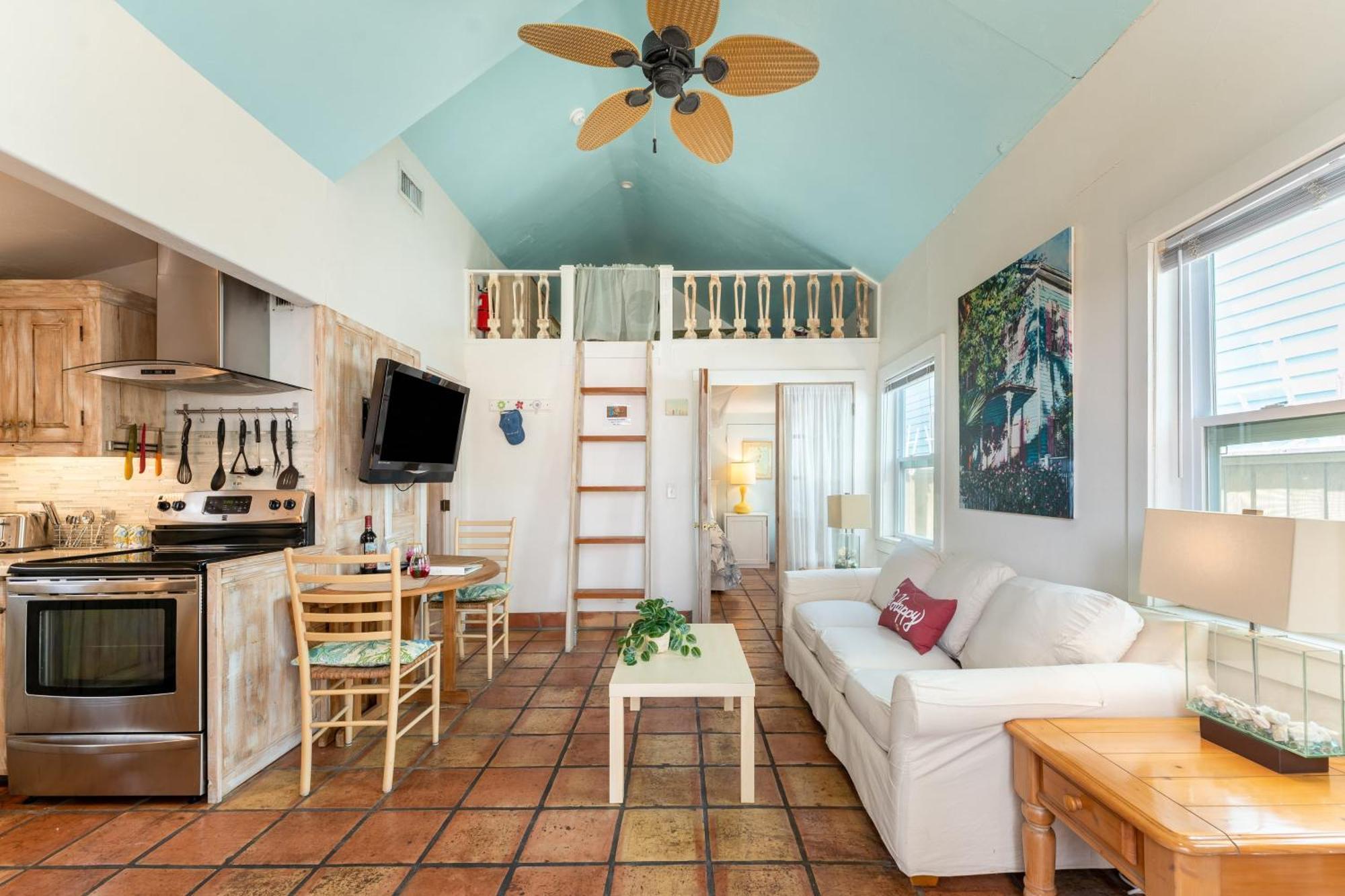 Casita De Catherine By Avantstay 1 Block To Duval St W Hot Tub Holiday home