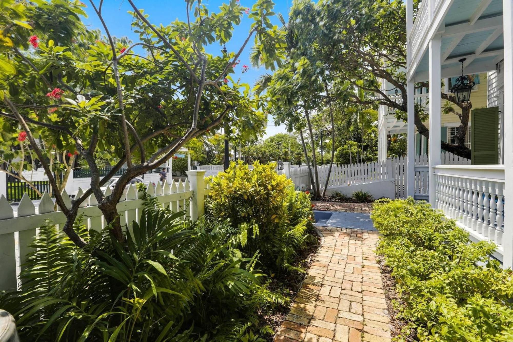 Holiday home Lighthouse By Avantstay Walk To Southernmost Point W Private Pool Patio Month Long *