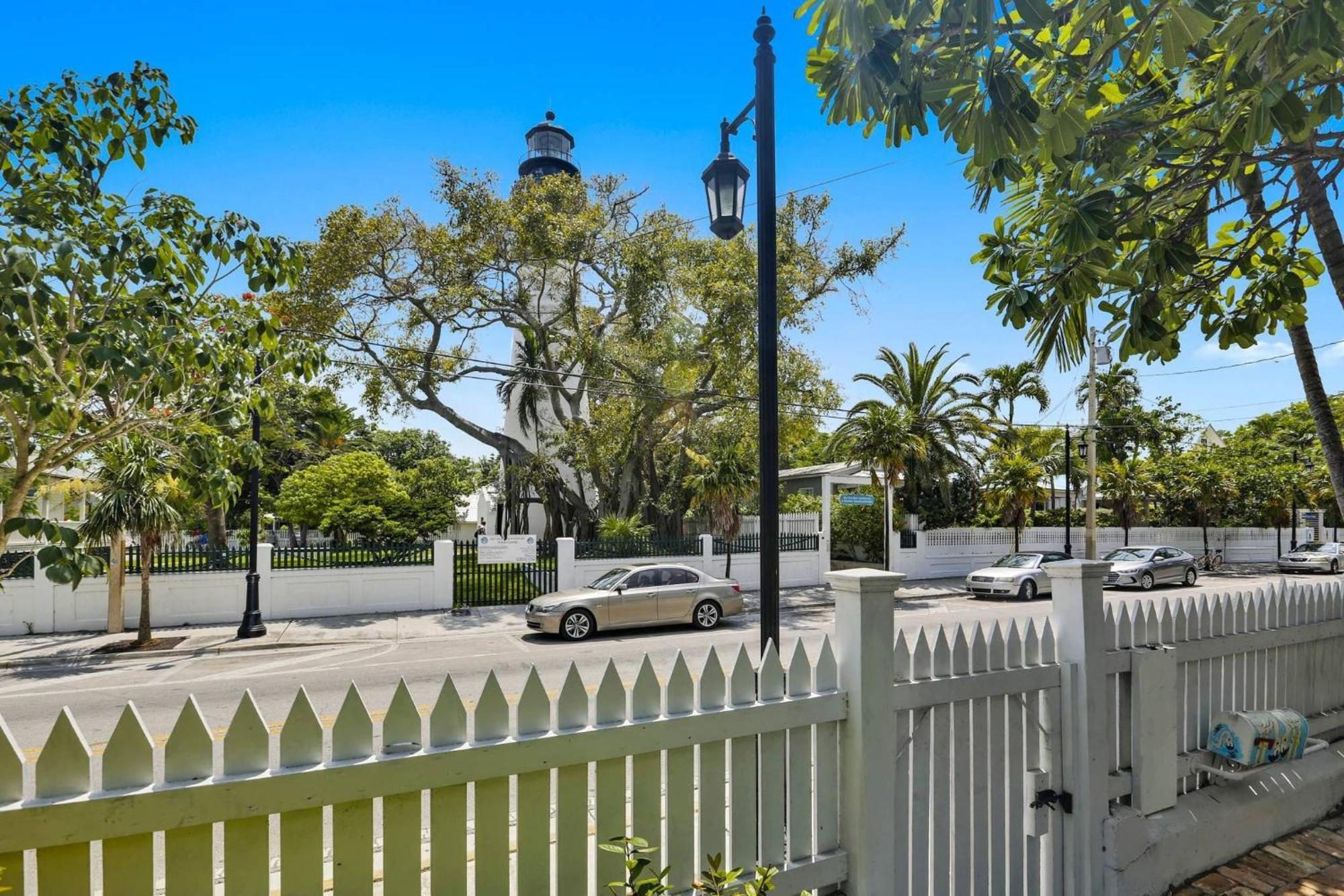 Lighthouse By Avantstay Walk To Southernmost Point W Private Pool Patio Month Long Key West