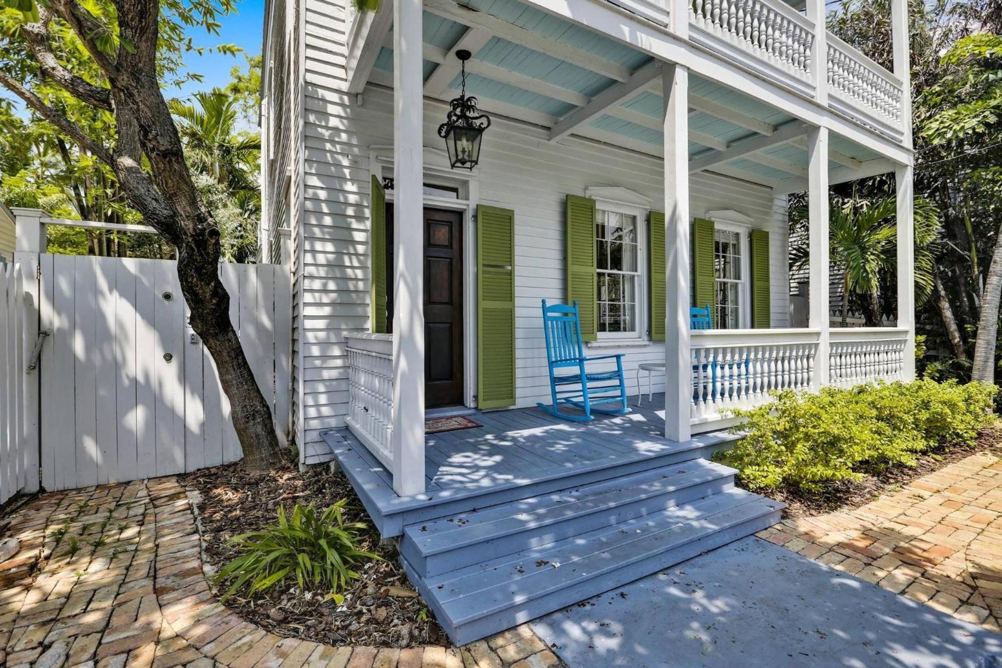 Lighthouse By Avantstay Walk To Southernmost Point W Private Pool Patio Month Long Holiday home