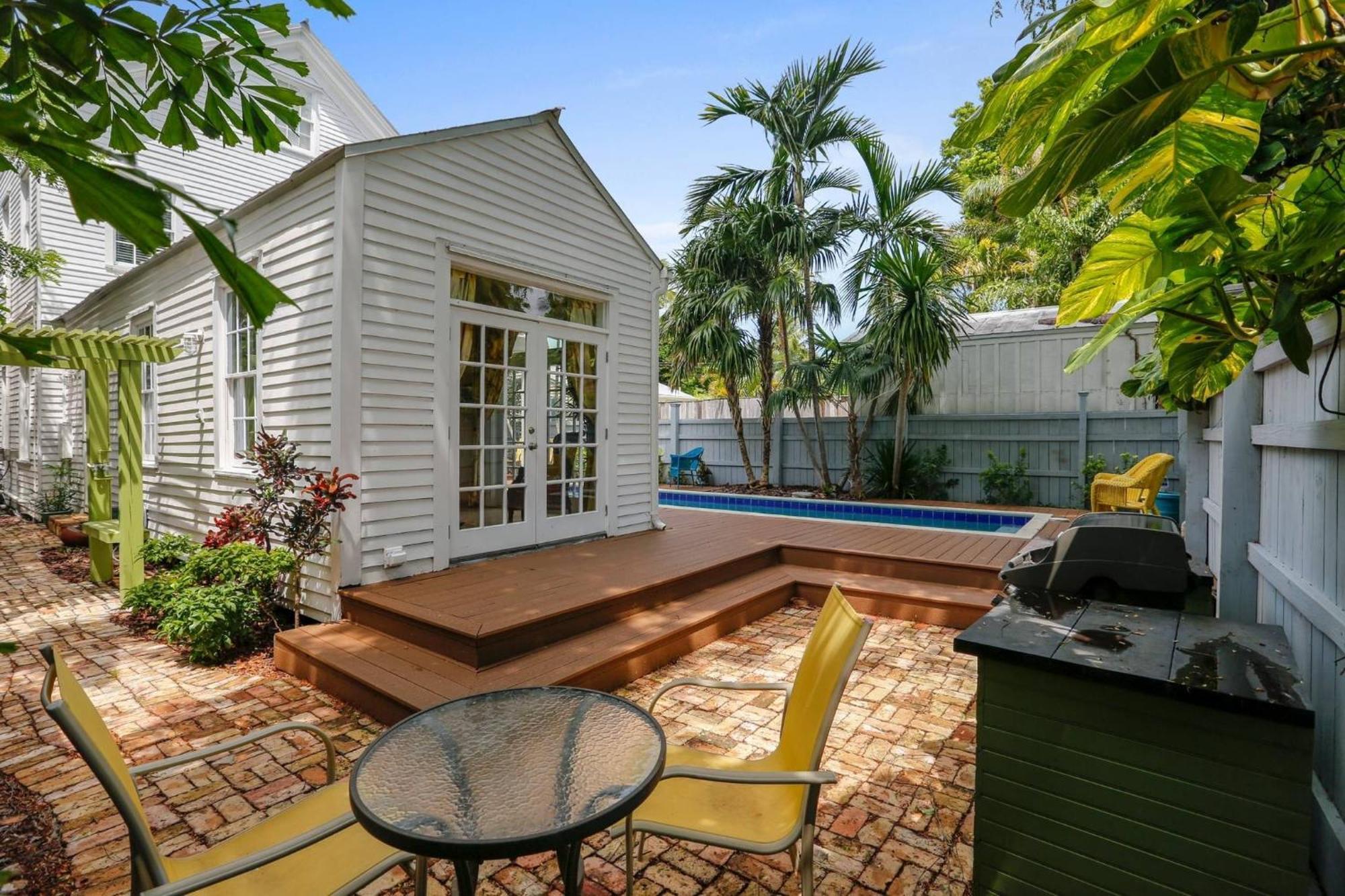 Lighthouse By Avantstay Walk To Southernmost Point W Private Pool Patio Month Long Key West