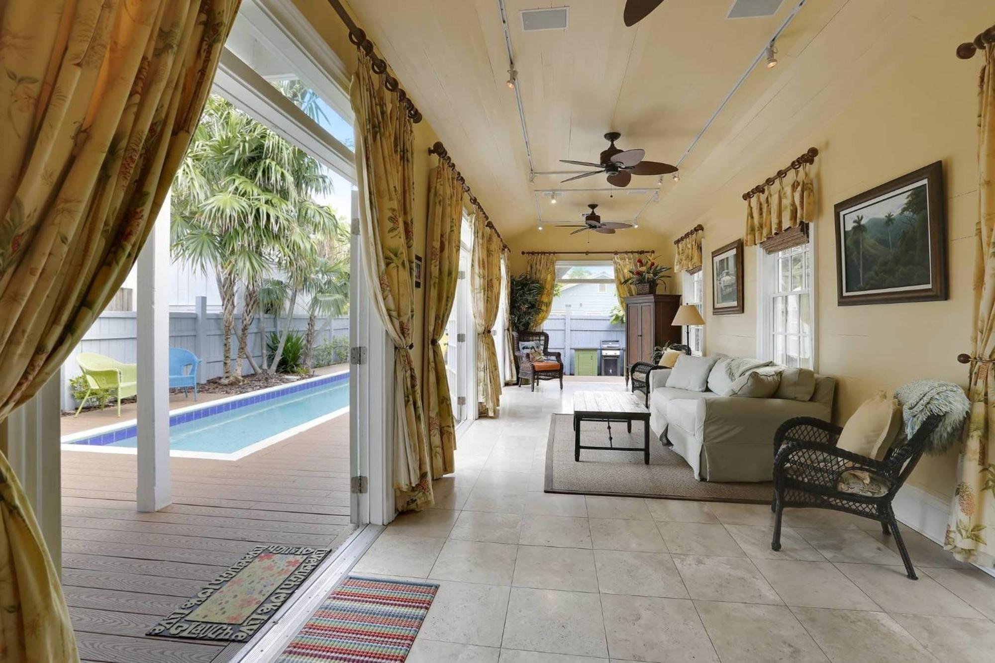 Lighthouse By Avantstay Walk To Southernmost Point W Private Pool Patio Month Long *