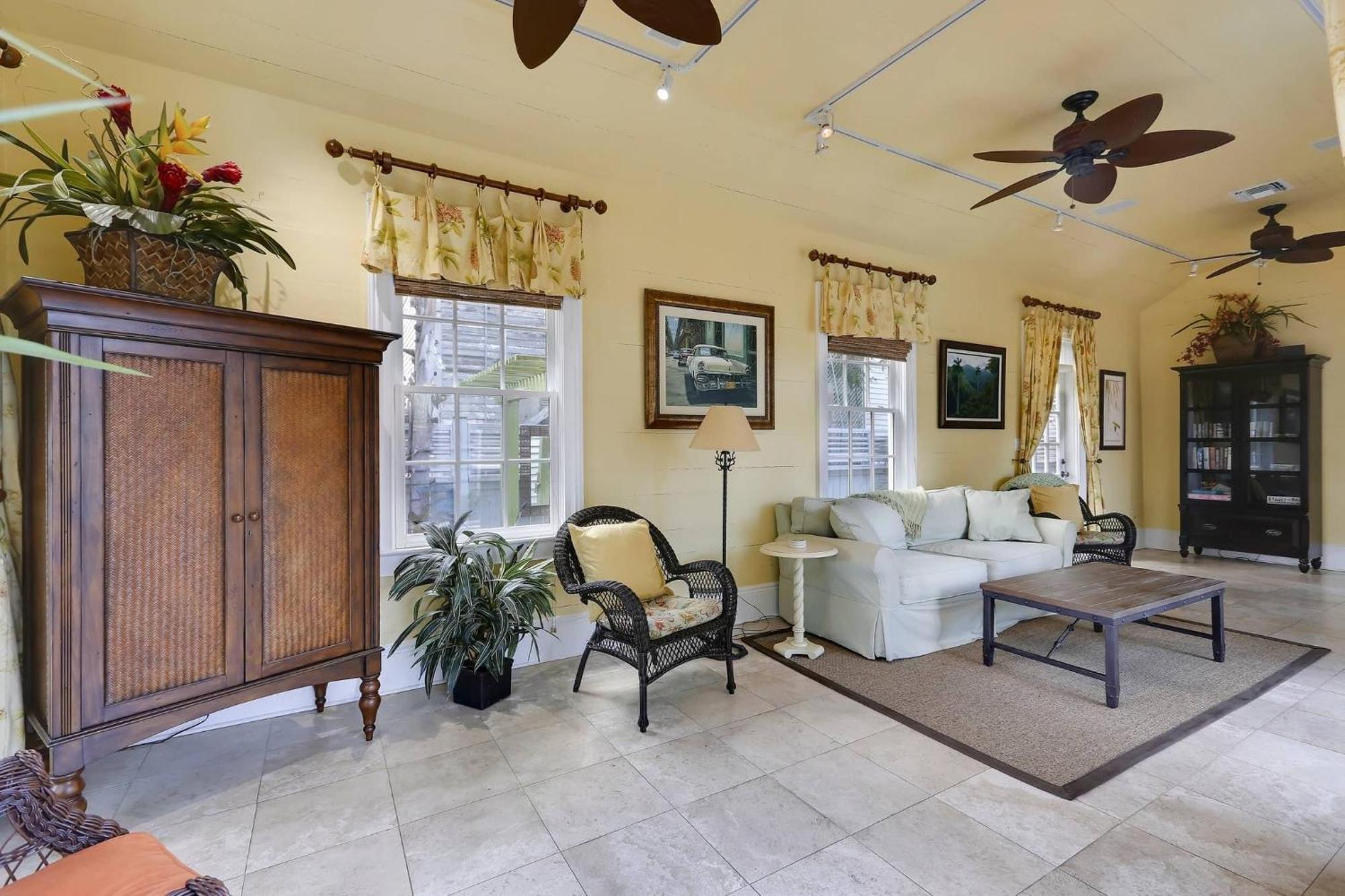 Lighthouse By Avantstay Walk To Southernmost Point W Private Pool Patio Month Long Holiday home Key West