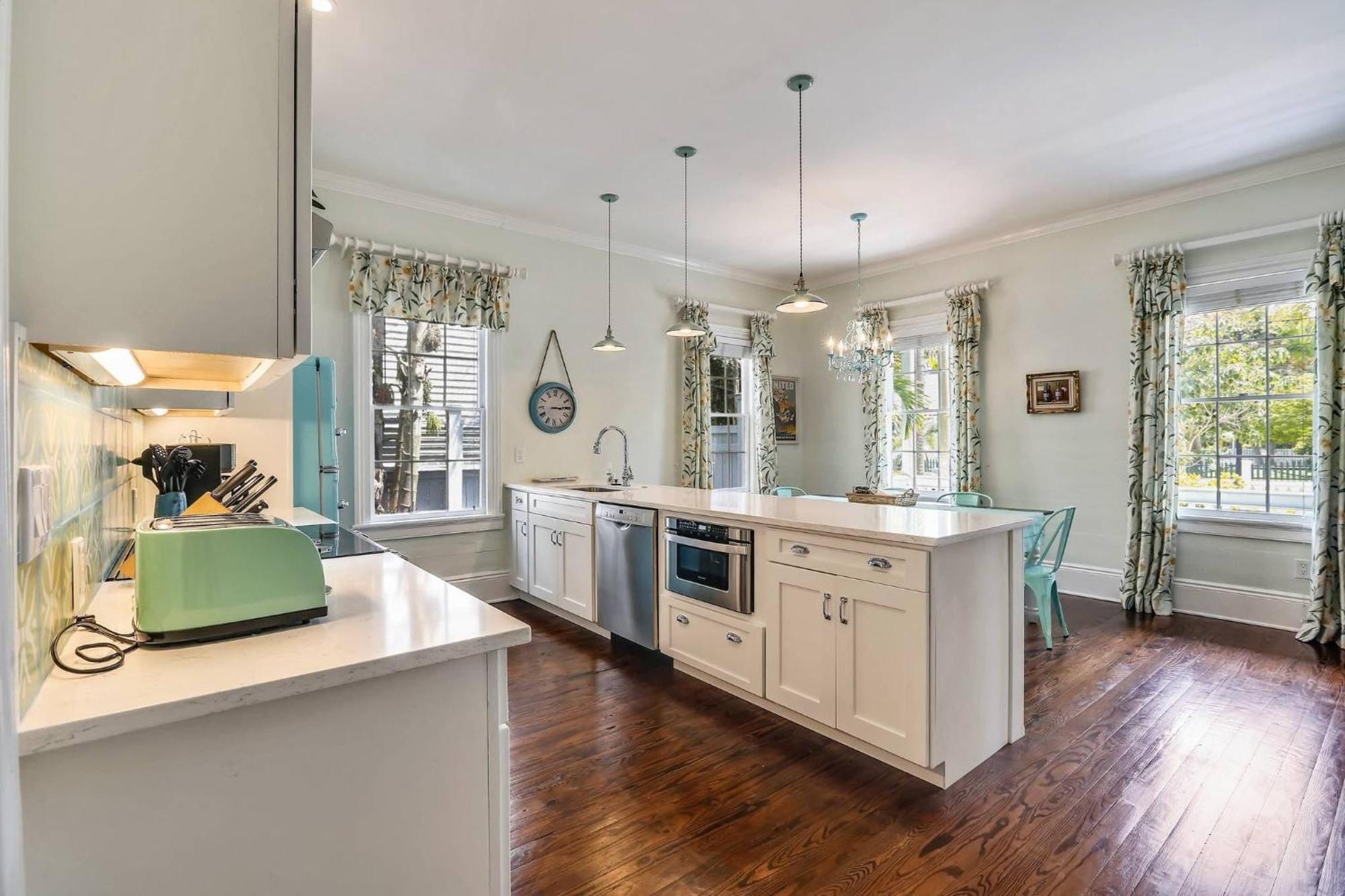 Lighthouse By Avantstay Walk To Southernmost Point W Private Pool Patio Month Long