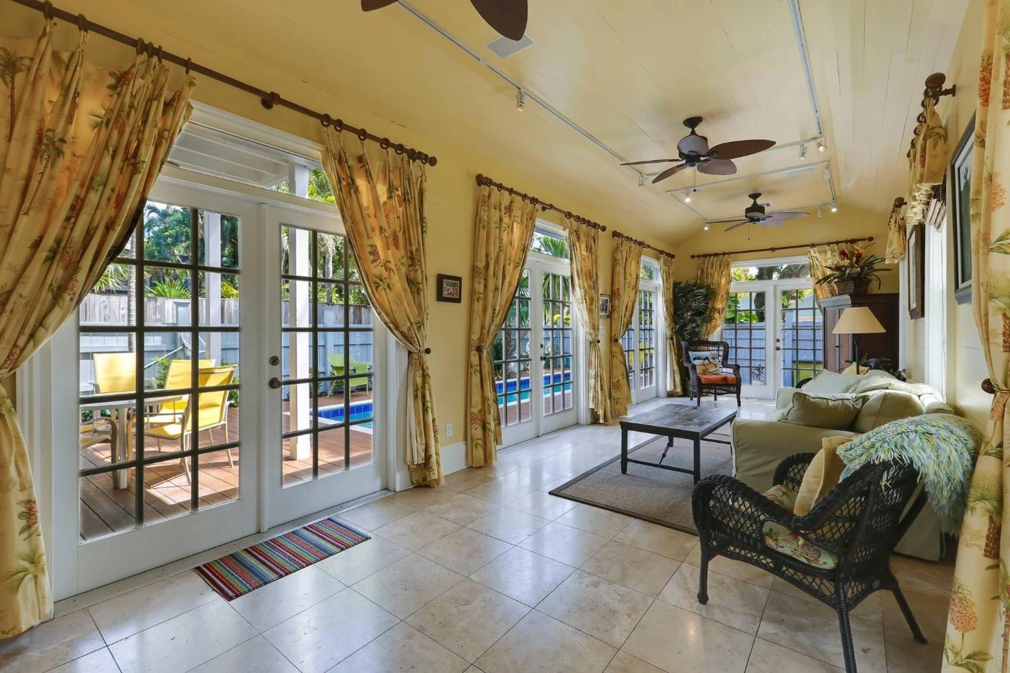 Lighthouse By Avantstay Walk To Southernmost Point W Private Pool Patio Month Long Holiday home