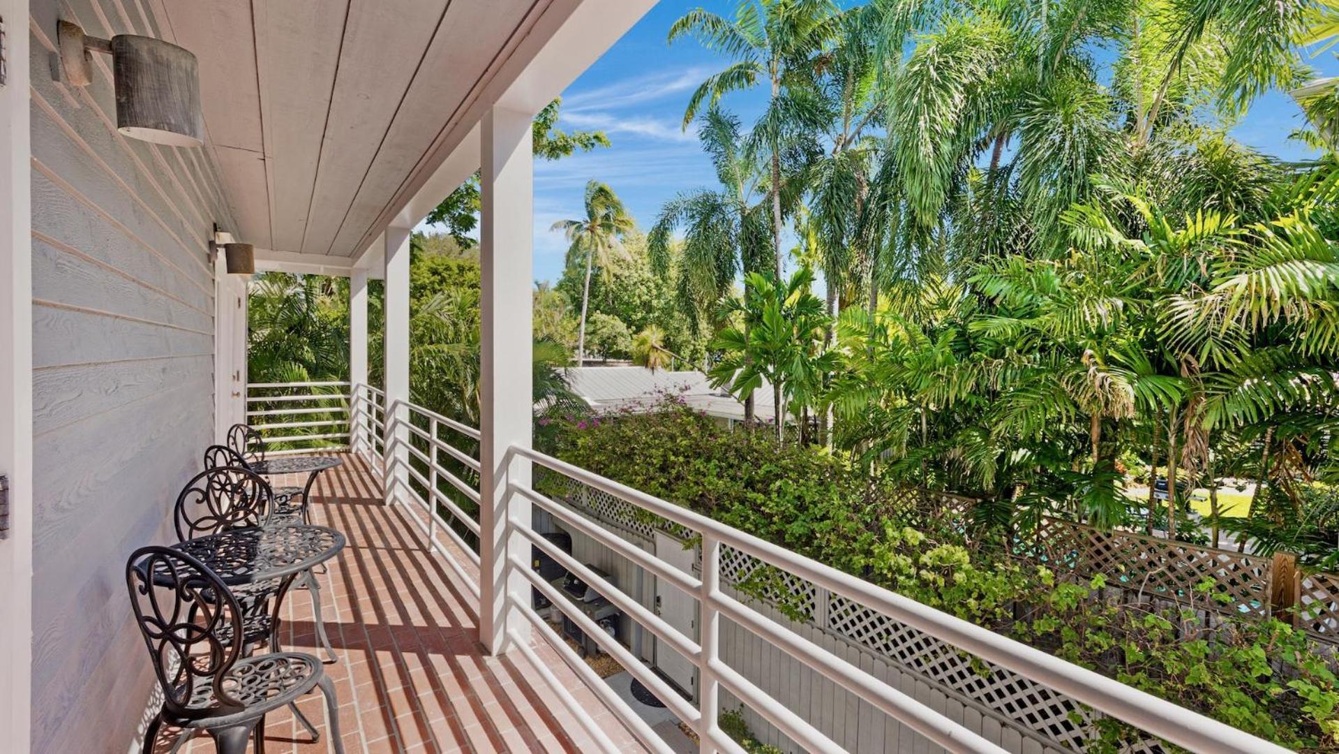 Americana Tropicale By Last Key Realty *