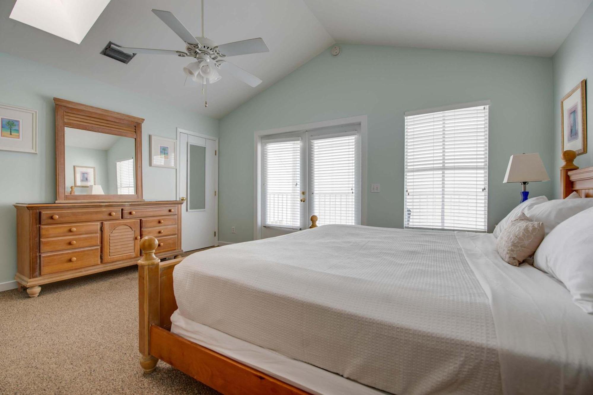 Sea Esta - Duval Square Apartment *
