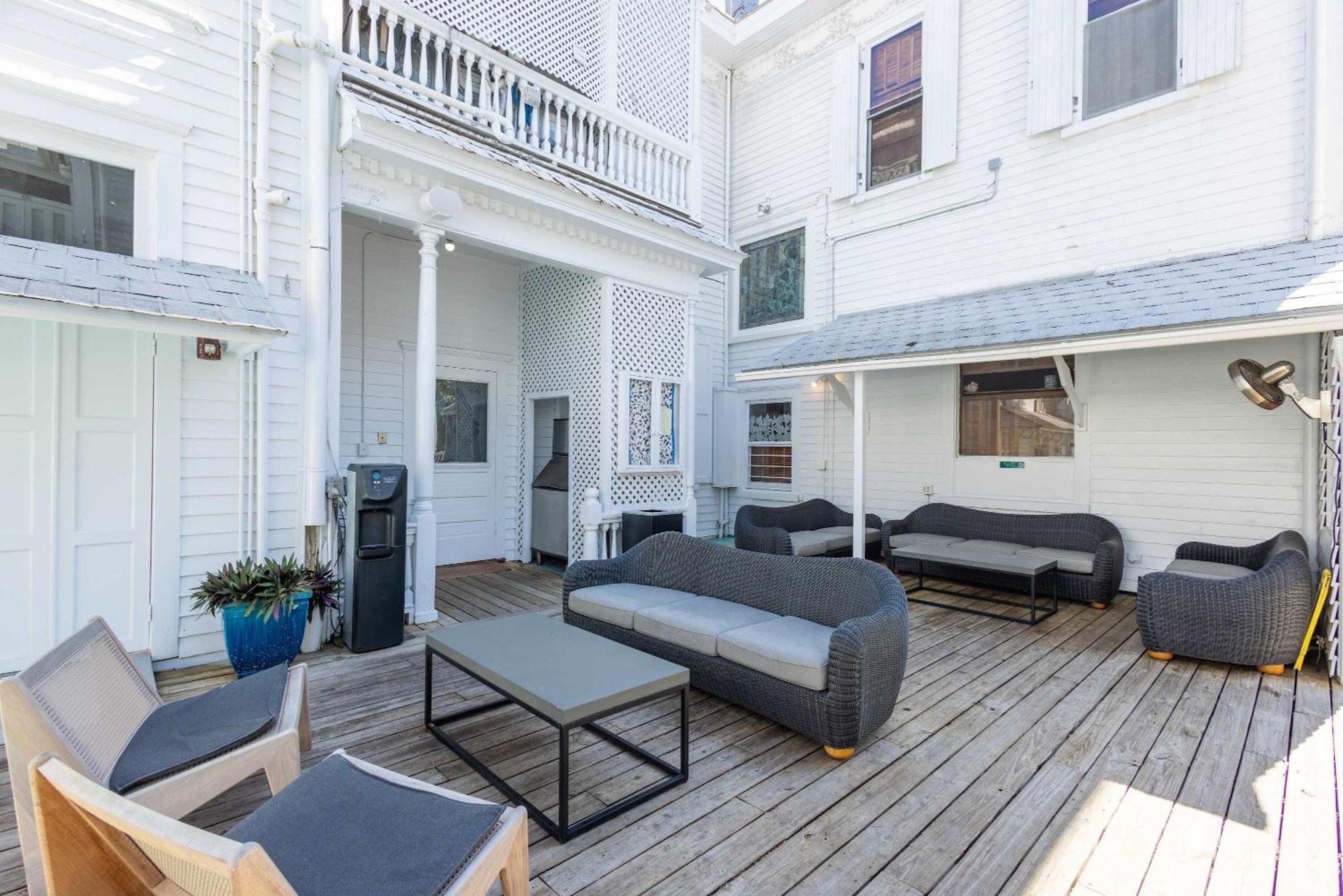 Classic King With Balcony At Curry Mansion * Key West