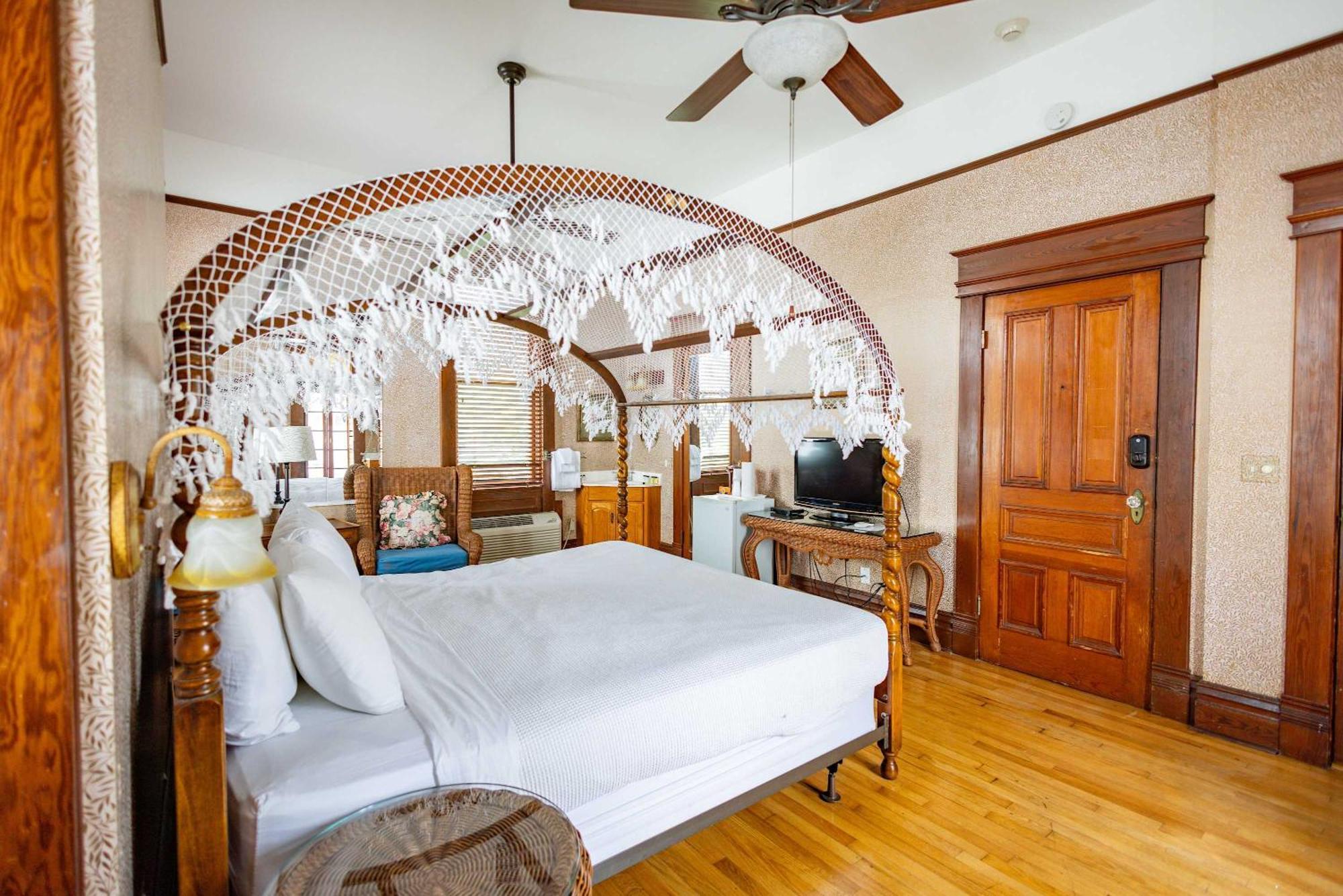Classic King With Balcony At Curry Mansion Inn Key West