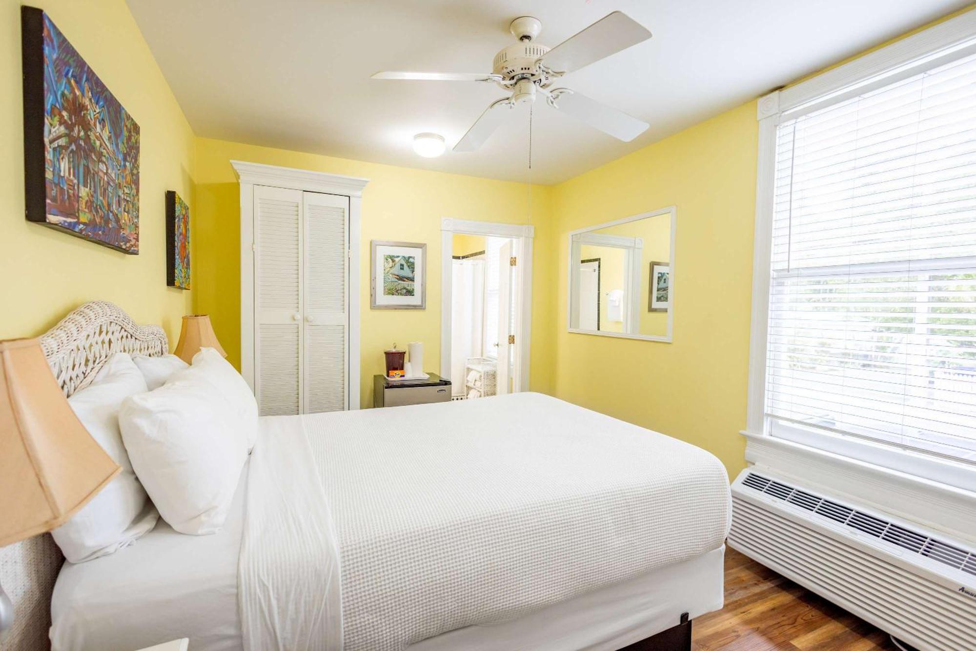 Classic Queen - Curry Mansion With Heated Pool Inn *