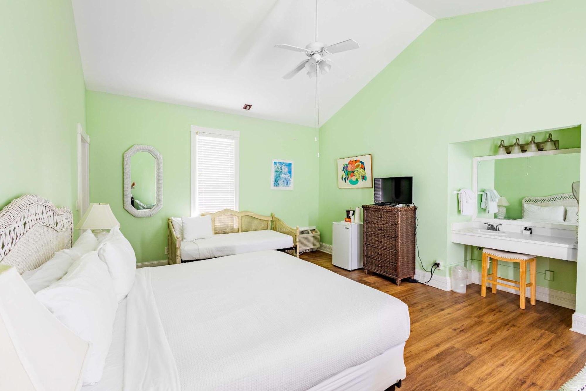 Inn Deluxe King - Curry Mansion With Pool! *