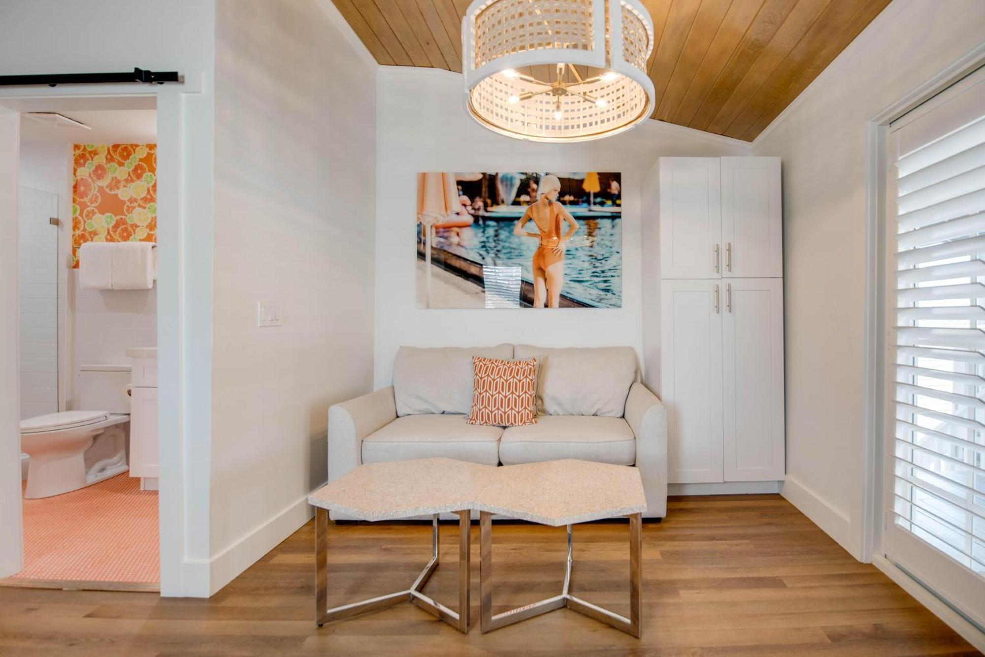 Custom House Inn All Apartment *