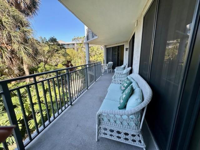 Nautical Adventures In Paradise Apartment