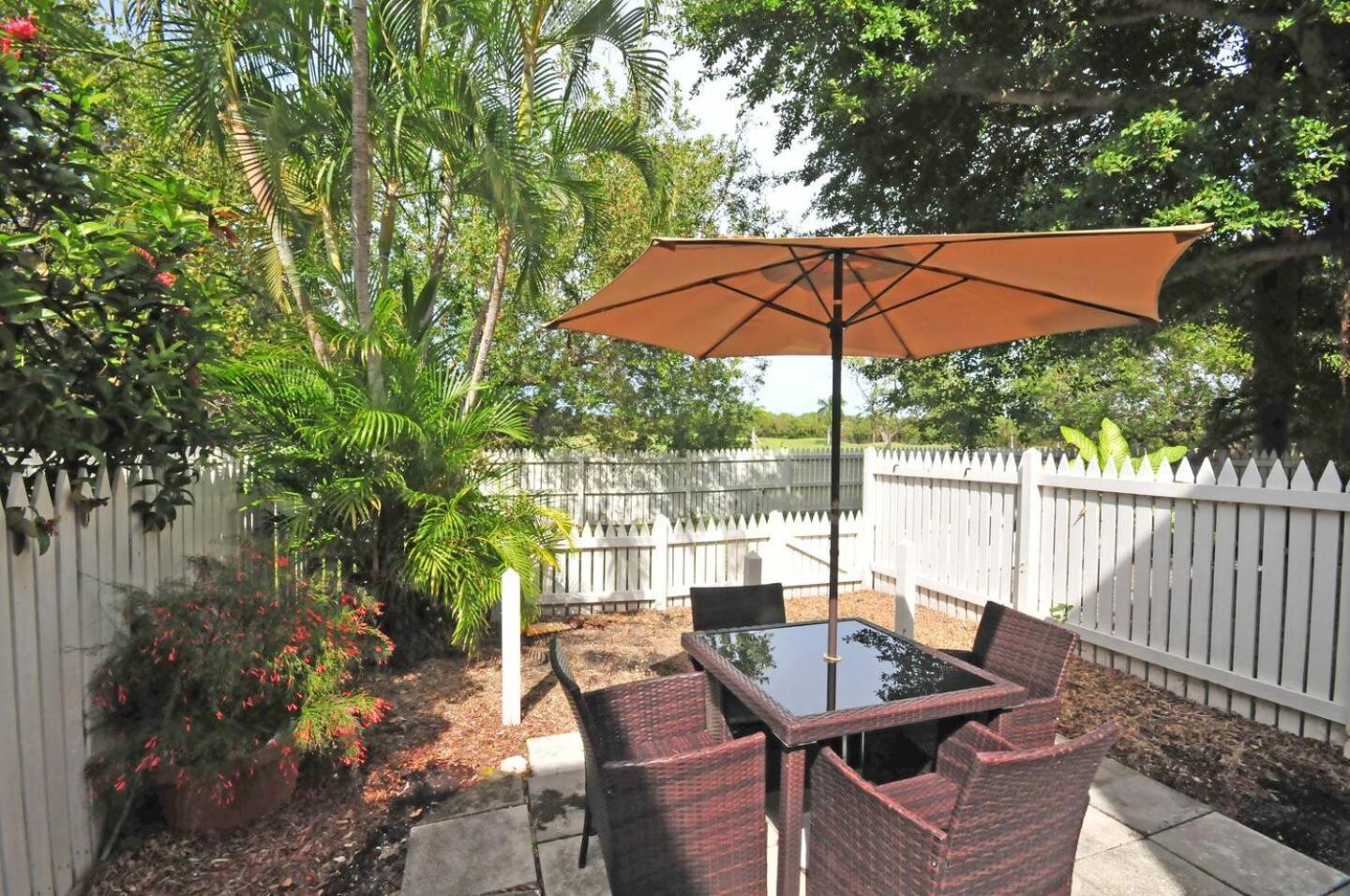 Joan's Caribbean Hideaway Key West