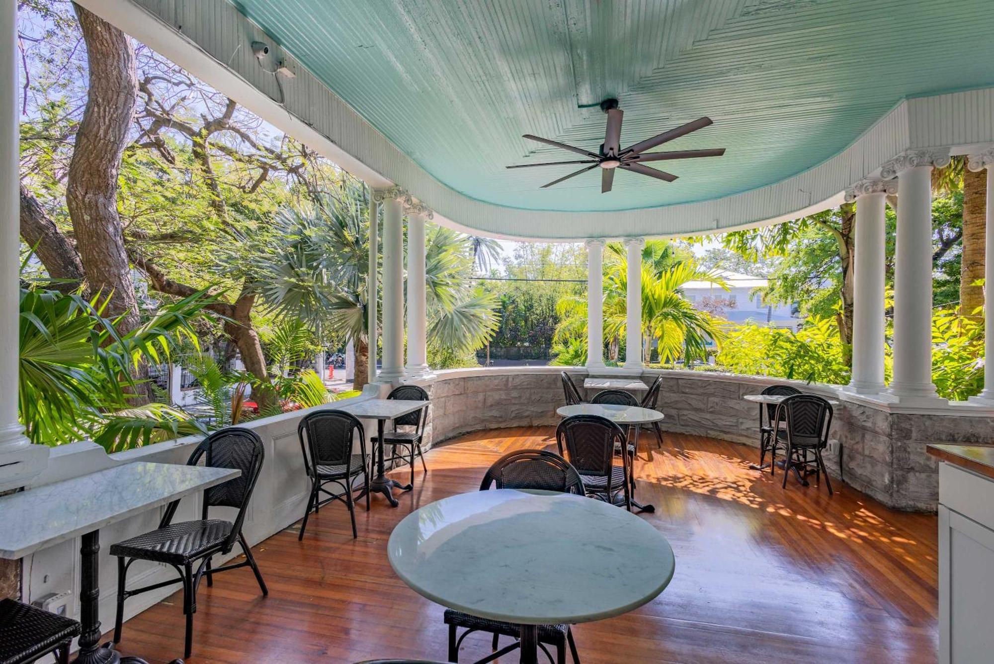 Deluxe King - Curry Mansion With Pool! *