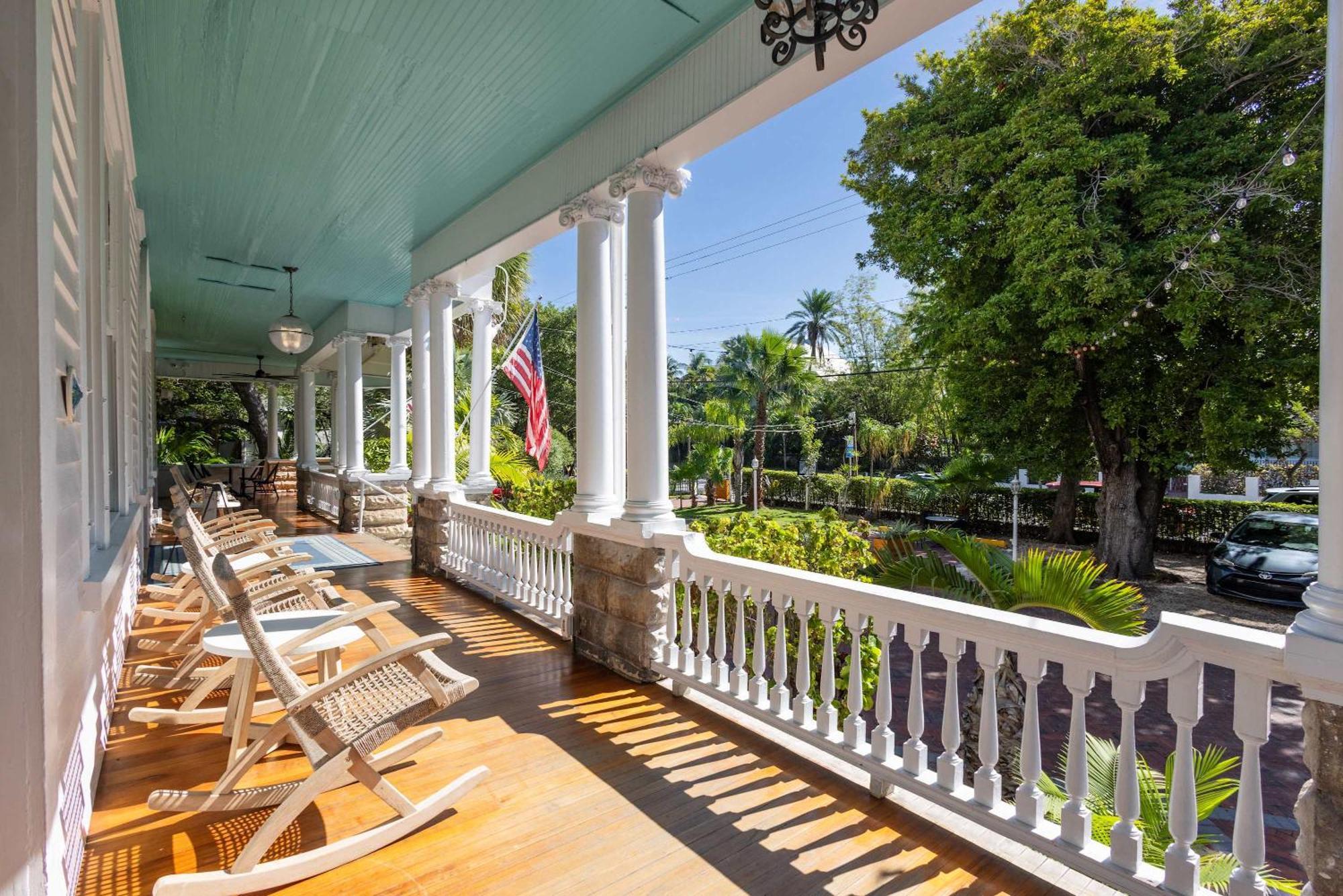 Deluxe King - Curry Mansion With Pool! *