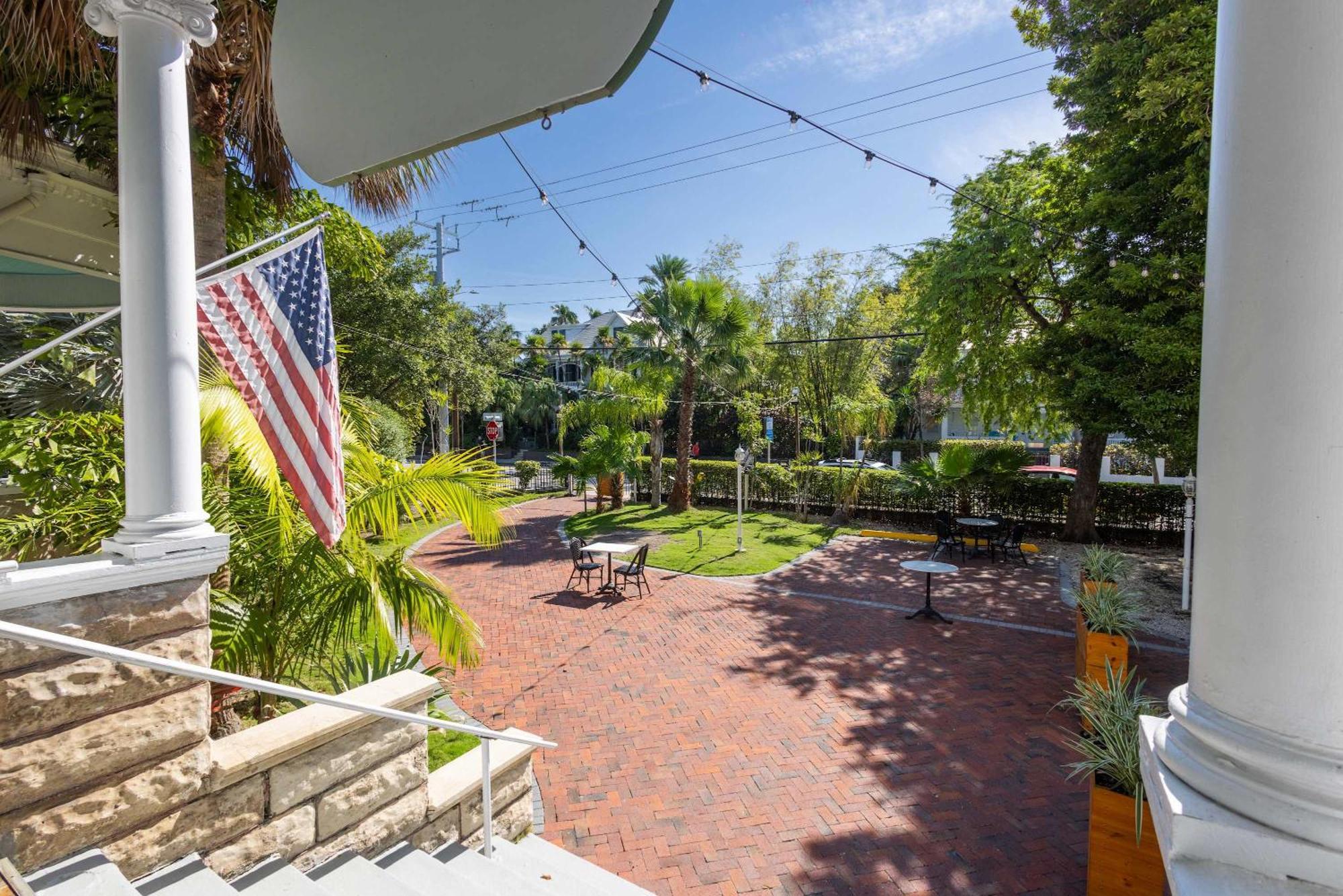 Deluxe King - Curry Mansion With Pool! * Key West