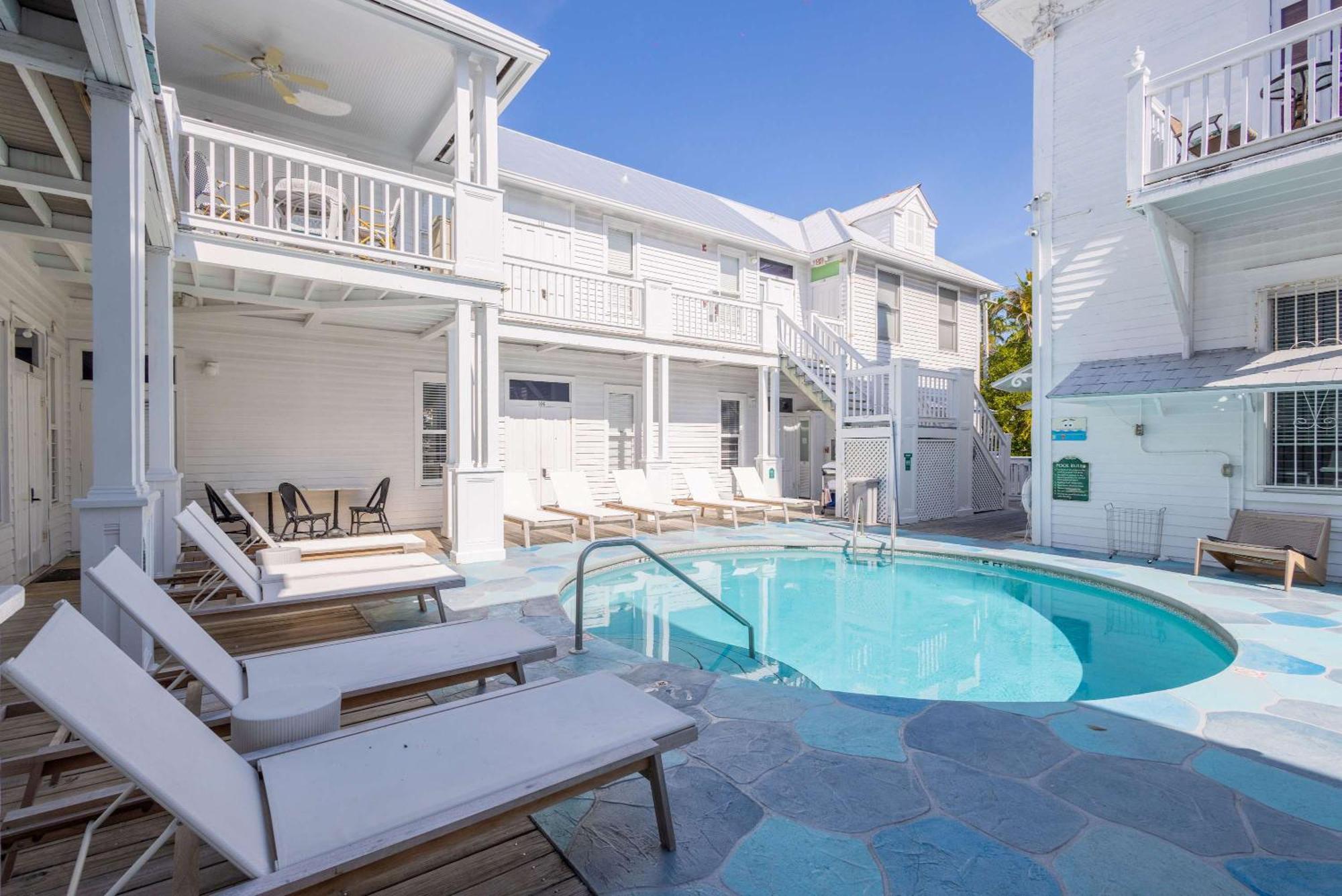 Deluxe King - Curry Mansion With Pool! Inn *