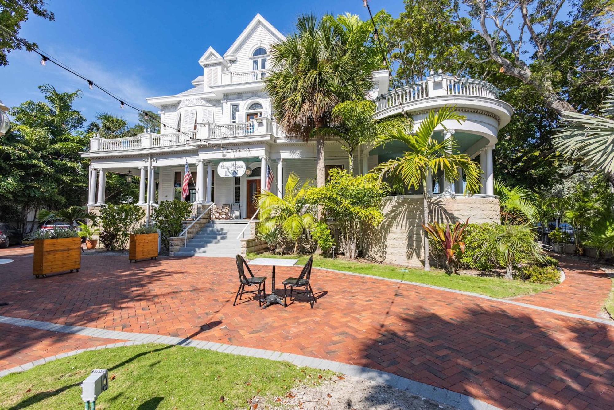 Deluxe King - Curry Mansion With Pool! *