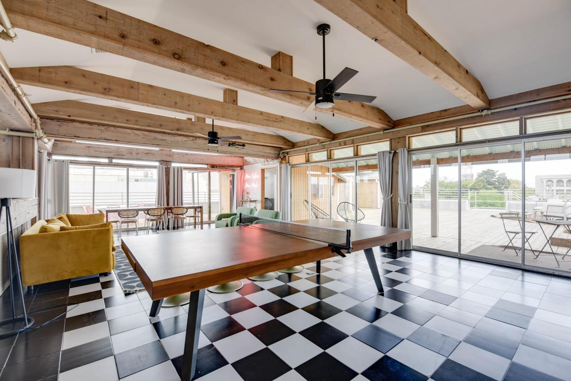 New Kamp - Rooftop Penthouse Apartment *