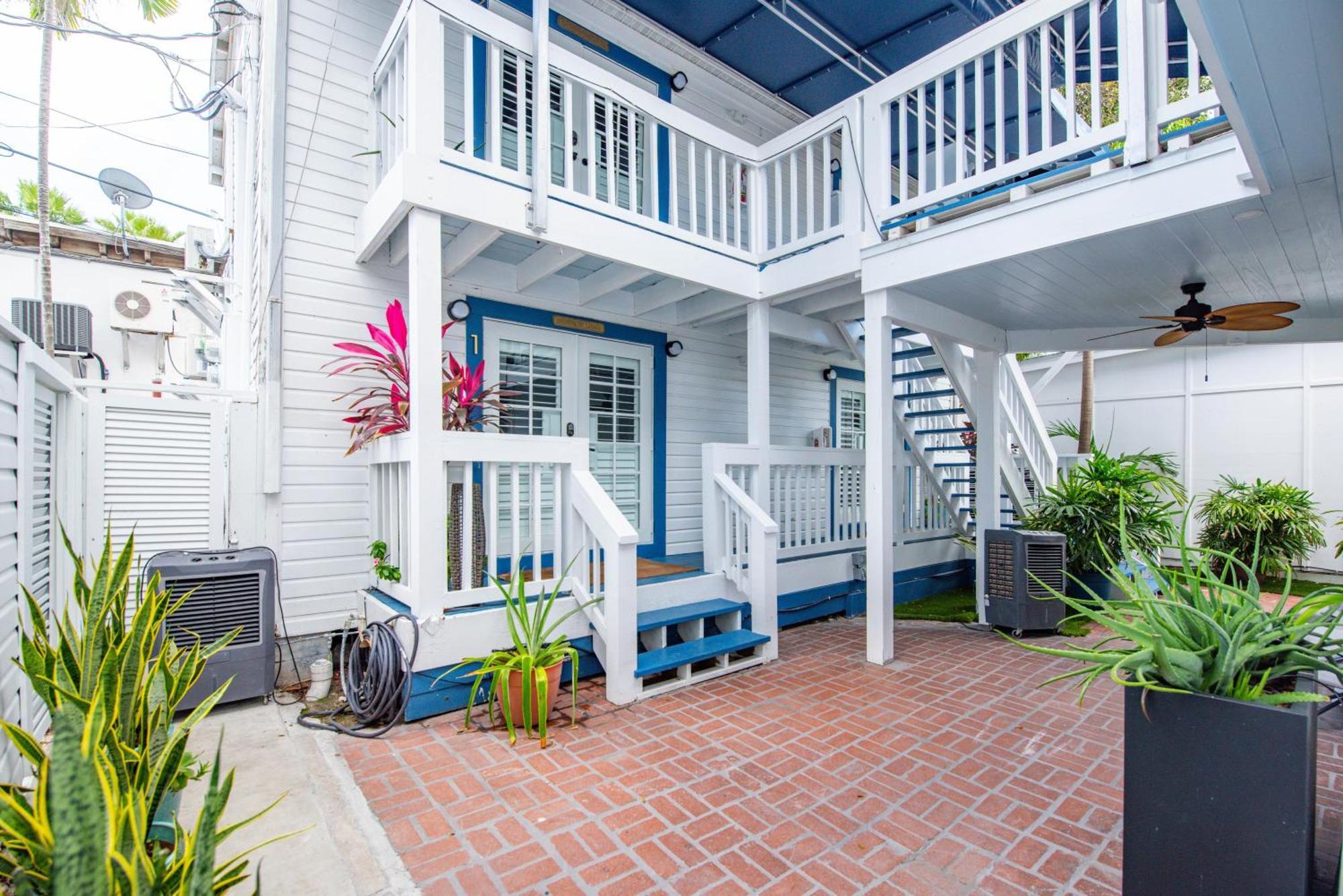 Underwater At Custom House Apartment Key West