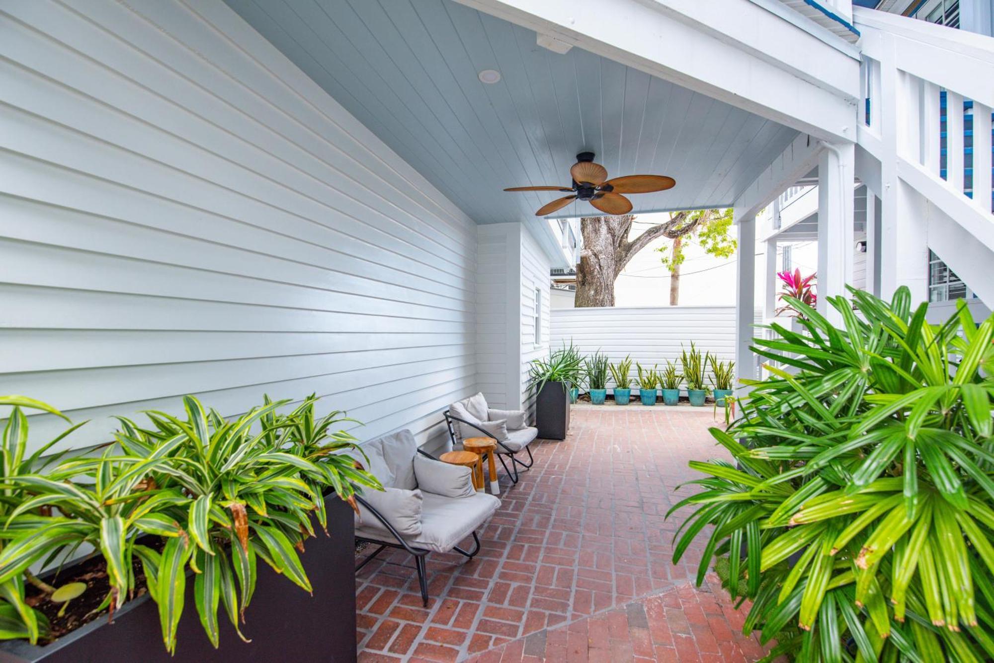 Apartment Underwater At Custom House Key West