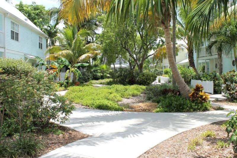 Charming: Poolside Retreat Near Zachary Taylor *