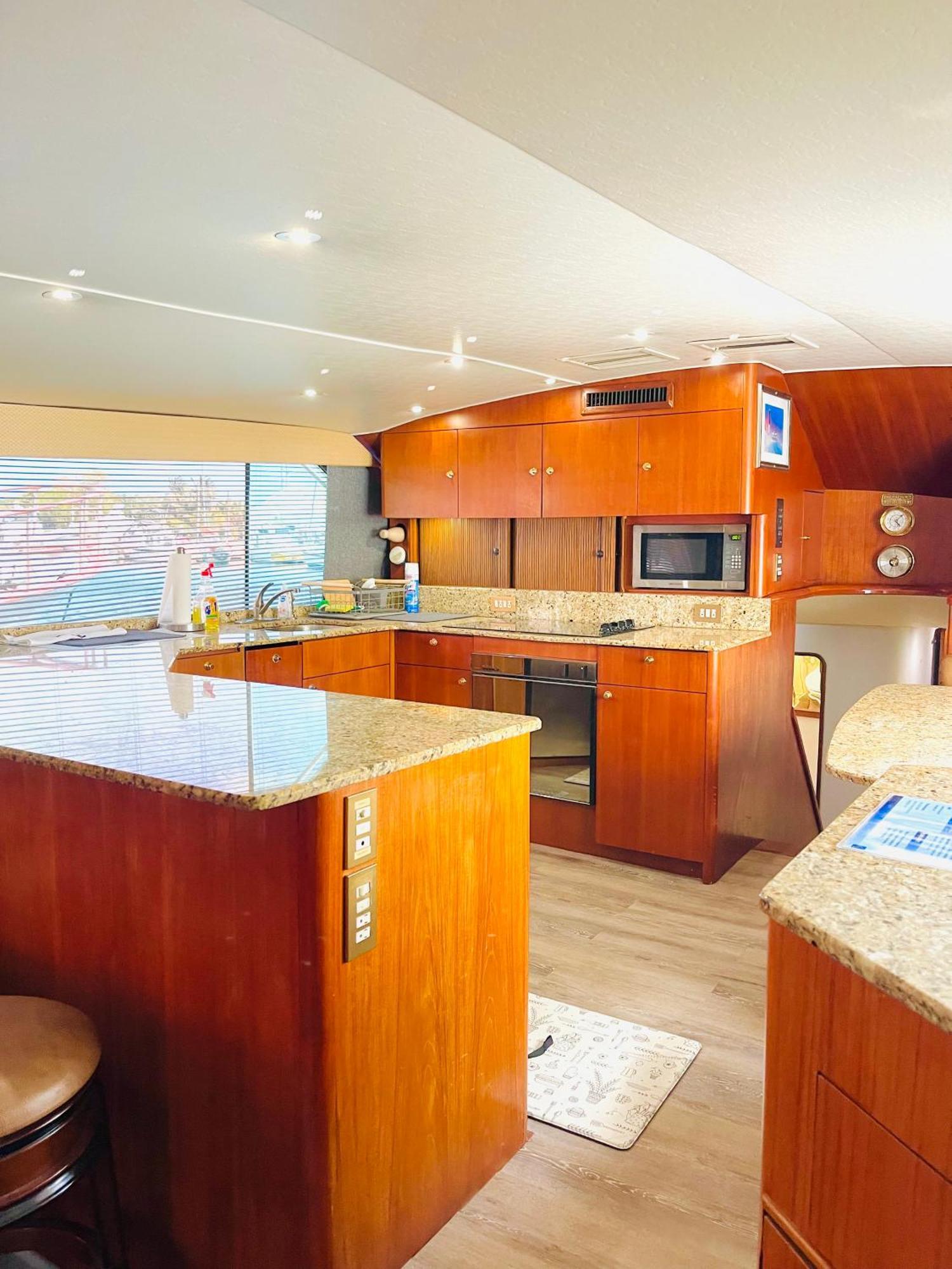 Keys Livin - Yacht Apartment *