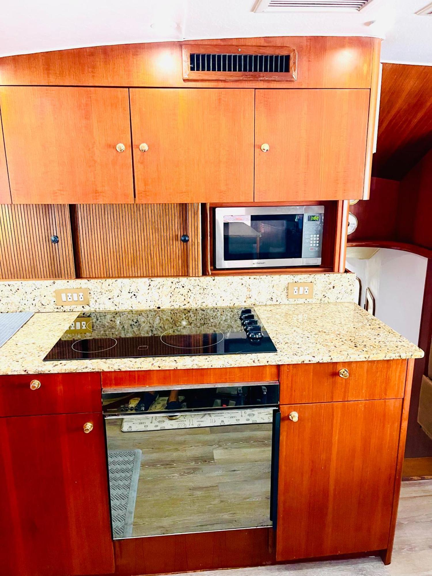 Keys Livin - Yacht Apartment *