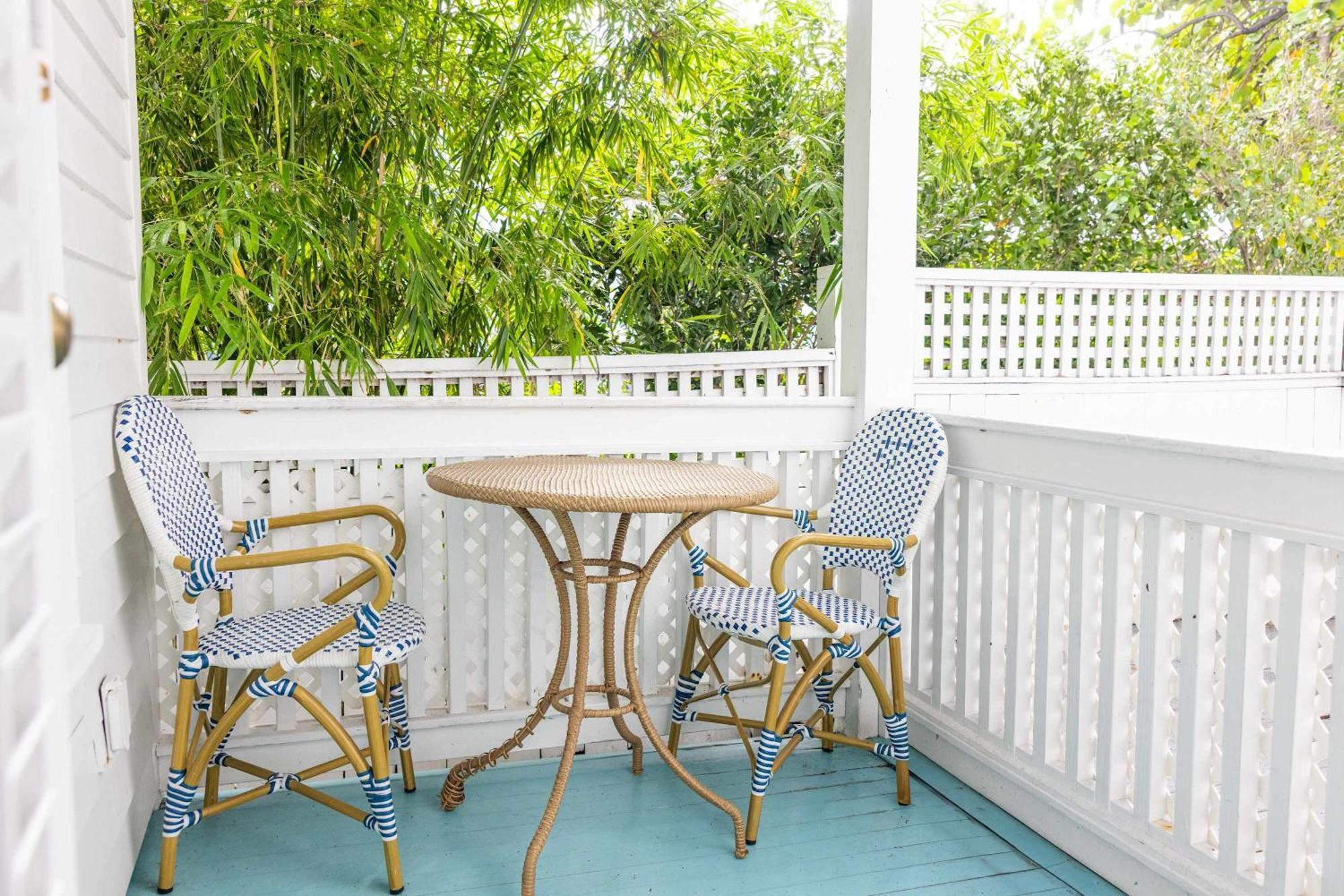 Deluxe King With Balcony - At House With Parking! Inn *