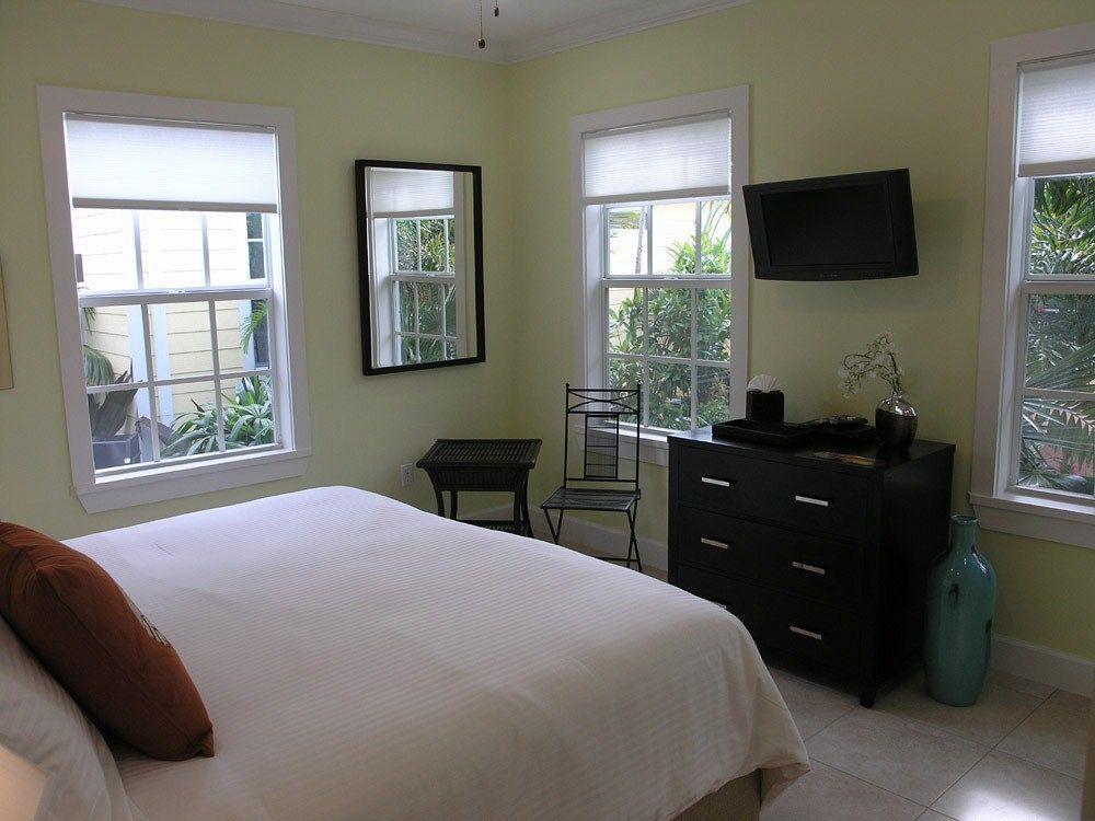 Travelers Palm Inn Key West