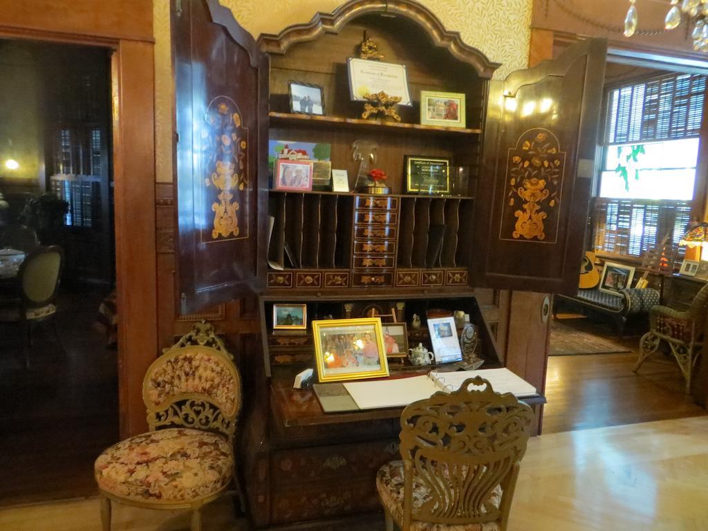 Amsterdam's Curry Mansion Bed & Breakfast 3*