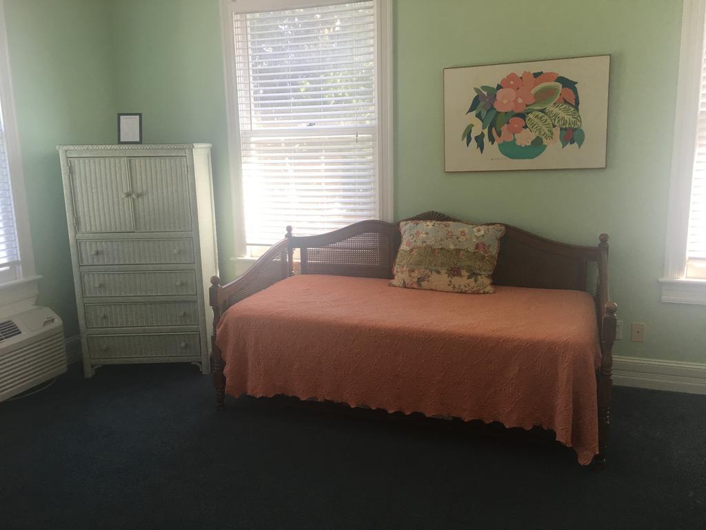 Amsterdam's Curry Mansion Bed & Breakfast