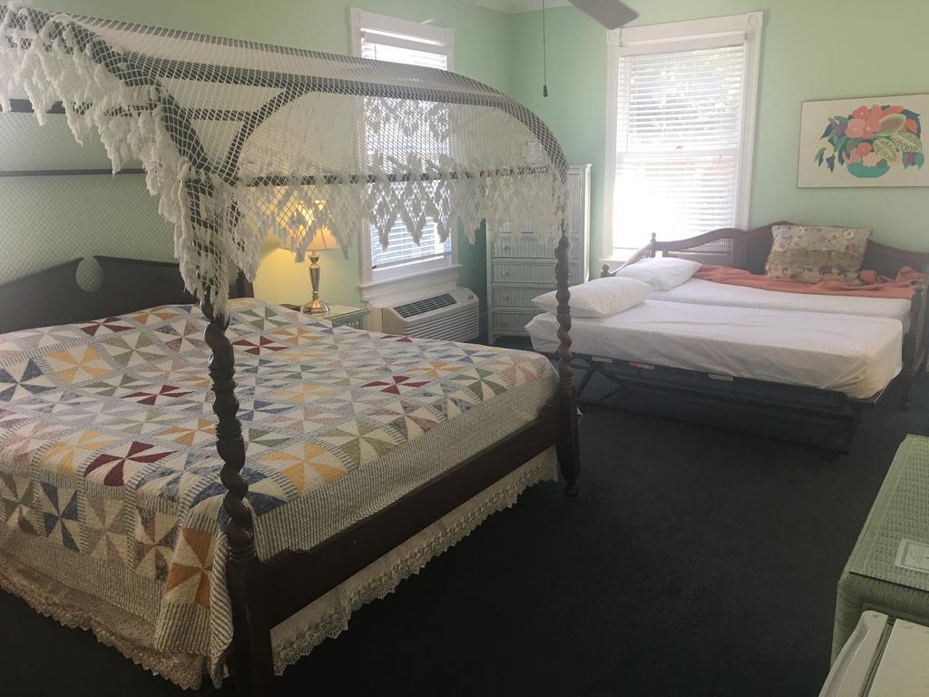 Bed & Breakfast Amsterdam's Curry Mansion Key West