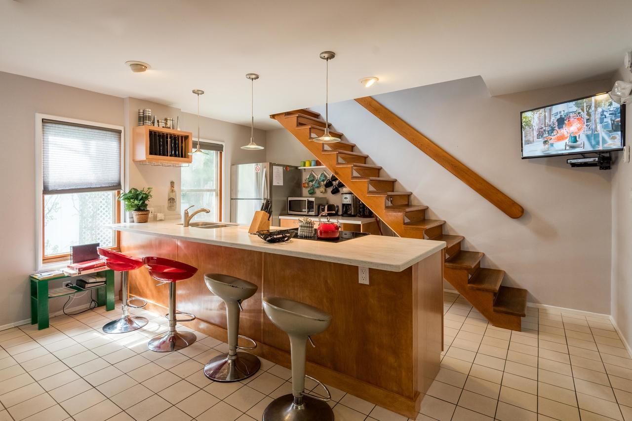 Kate's Krawl By Duval Holiday home *