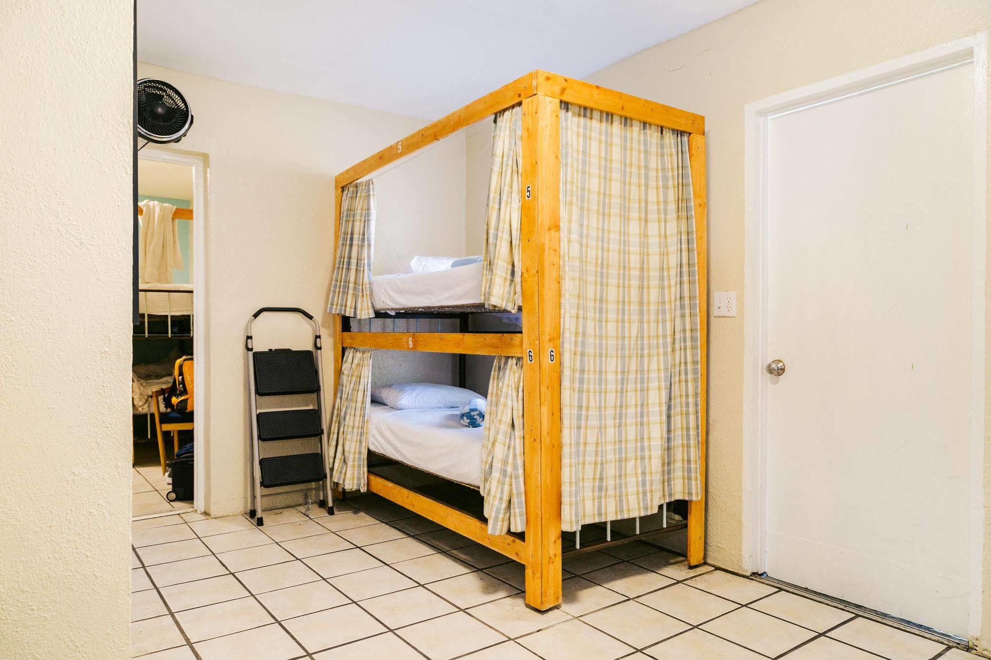 Seashell And International Hostel Key West