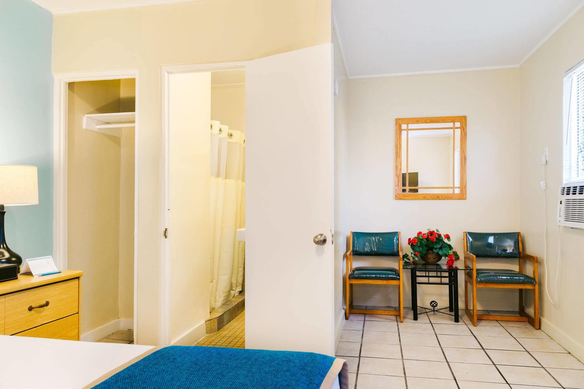 Seashell And International Hostel Key West