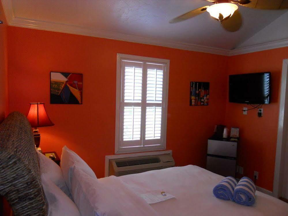 Duval Inn - Key West