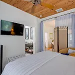Meadows Manor - Weekly Rental