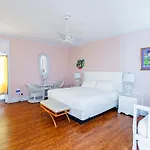 King Suite At Curry Mansion With Heated Pool!