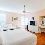 King Suite At Curry Mansion With Heated Pool!