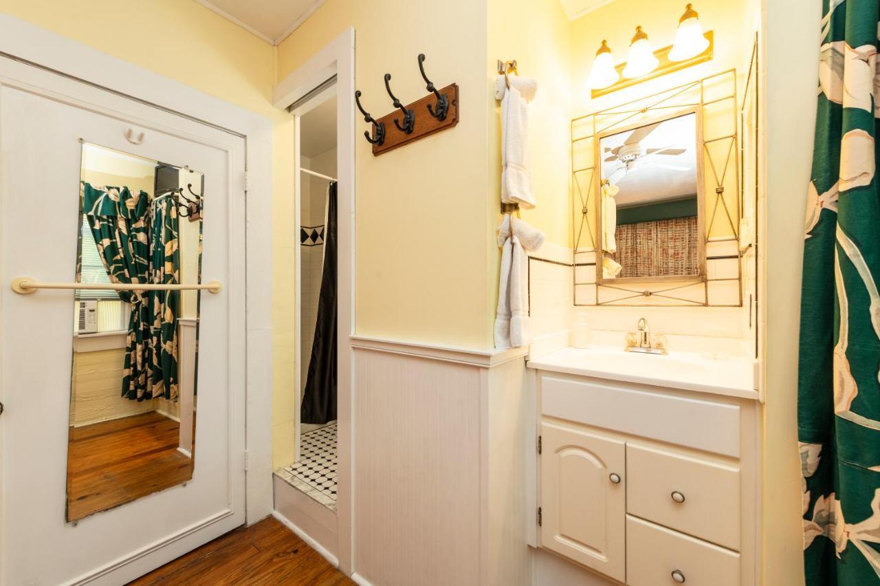 Knowles House - Adult Only Bed & Breakfast